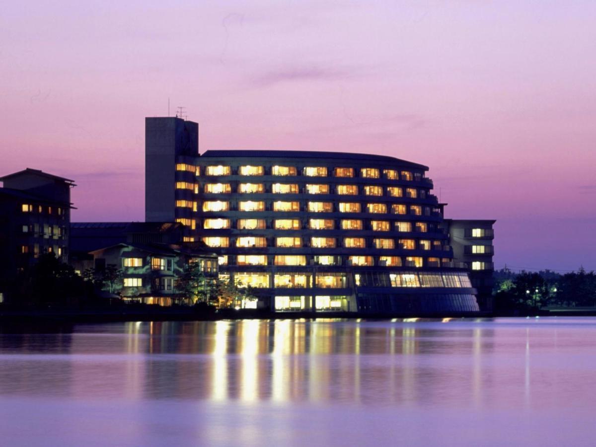 Apa Hotel & Resort Kaga Katayamazu Onsen Kasuikyo Buitenkant foto