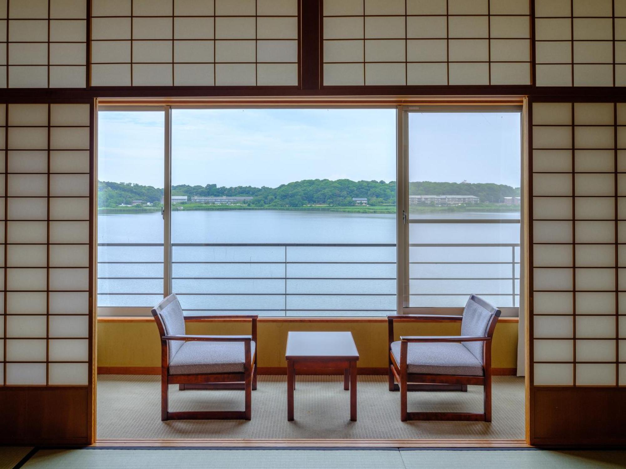 Apa Hotel & Resort Kaga Katayamazu Onsen Kasuikyo Buitenkant foto