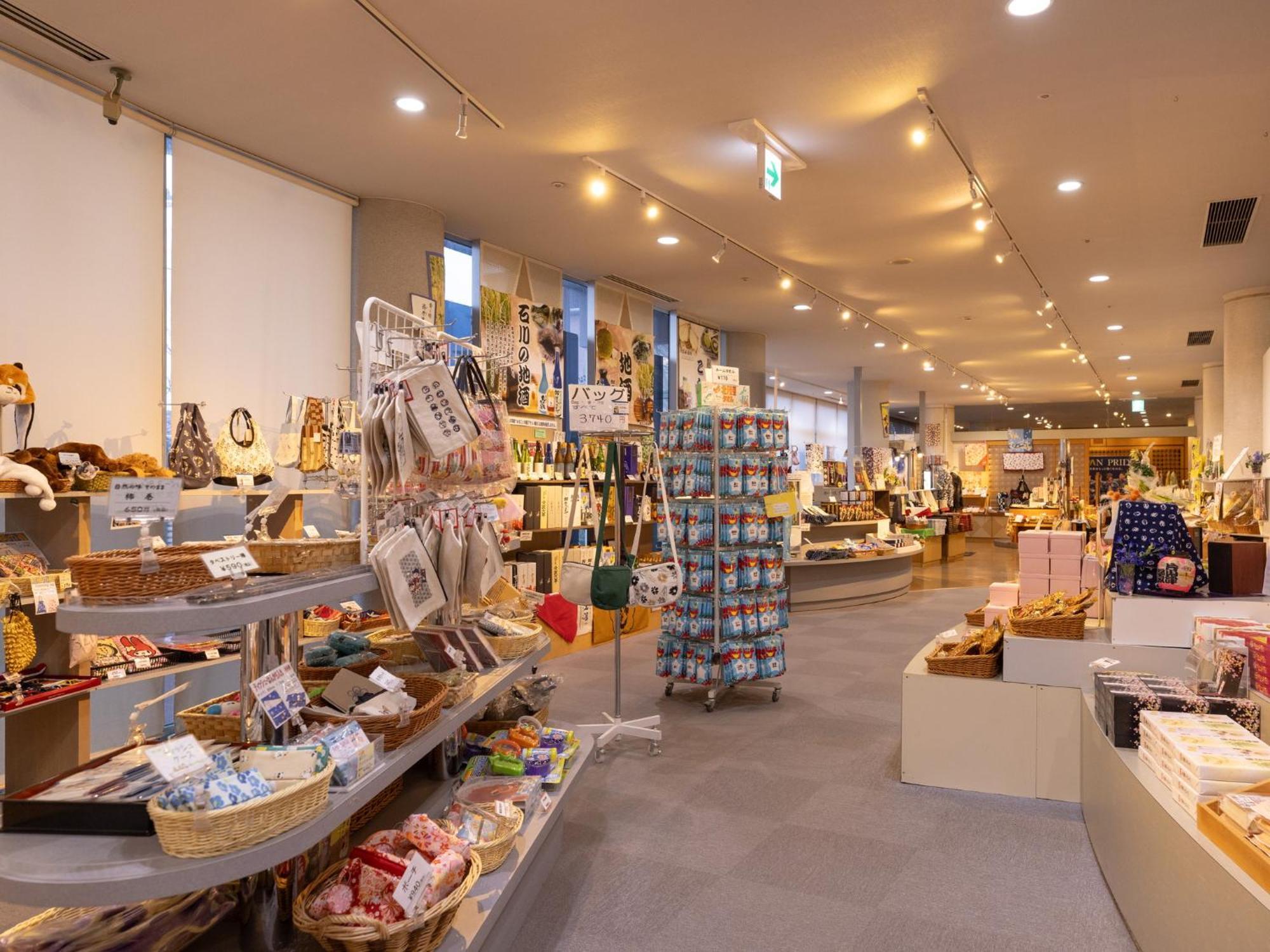 Apa Hotel & Resort Kaga Katayamazu Onsen Kasuikyo Buitenkant foto